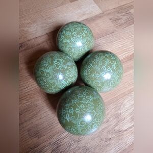 Hand painted Green Ceramic Decorative Spheres